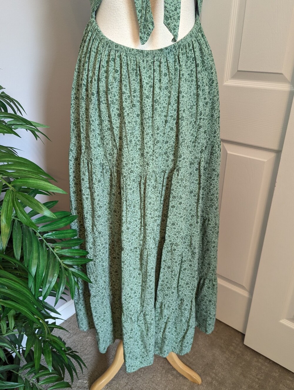 Hollister Green Floral Twist Bust Tie-Back Midi Dress With Slit XL - Picture 9 of 10